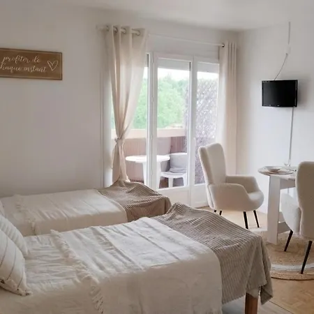 à Barbotan-les-thermes, Balcon, Parking, 300 M Des Thermes Appartement Cazaubon
